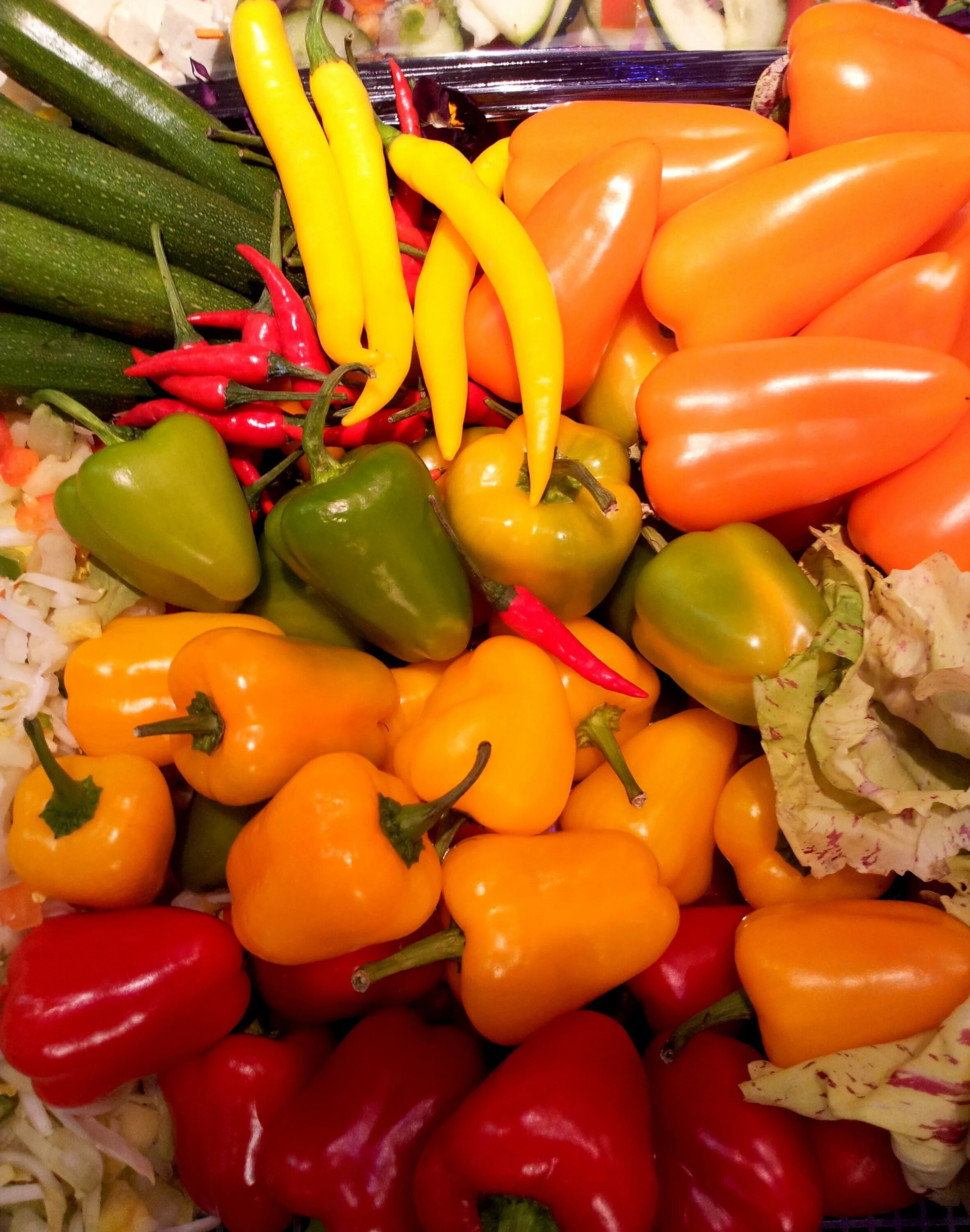 Овощи фото перец Variety of paprika in the market free image download