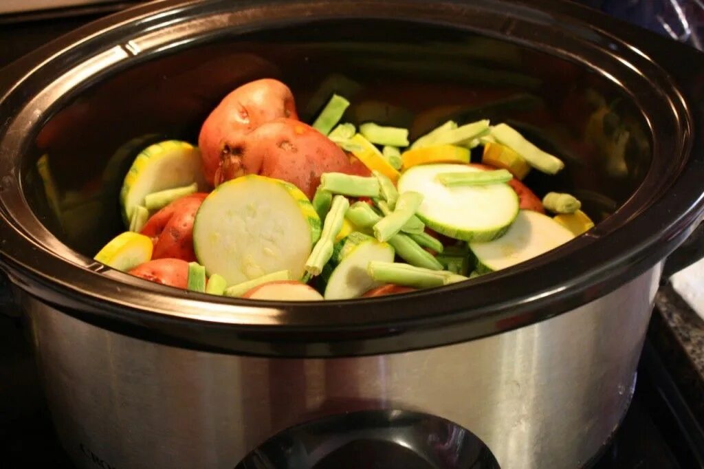 Овощи на пару в мультиварке фото Slow Cooker Vegetables Feed the Larger Family Crock pot vegetables, Crockpot veg