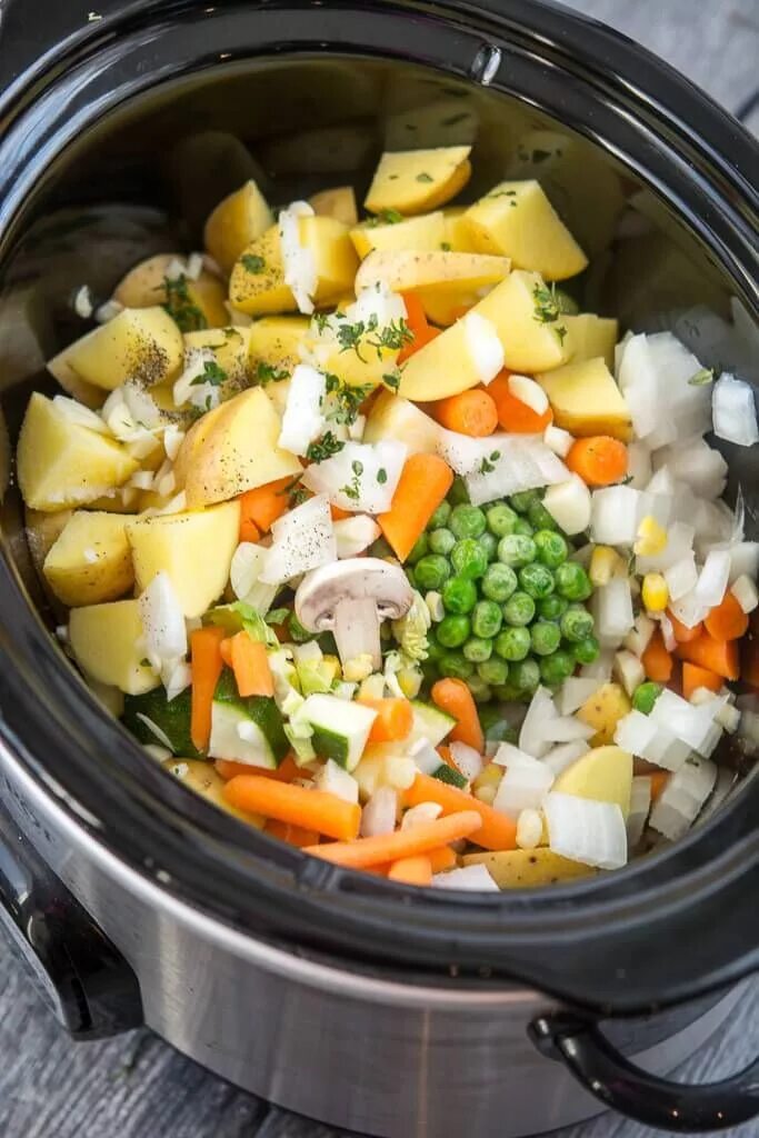 Овощи на пару в мультиварке фото Slow Cooker Veggie Pot Pie Recipe Vegetarian pot pie, Veggie pot pie, Slow cooke