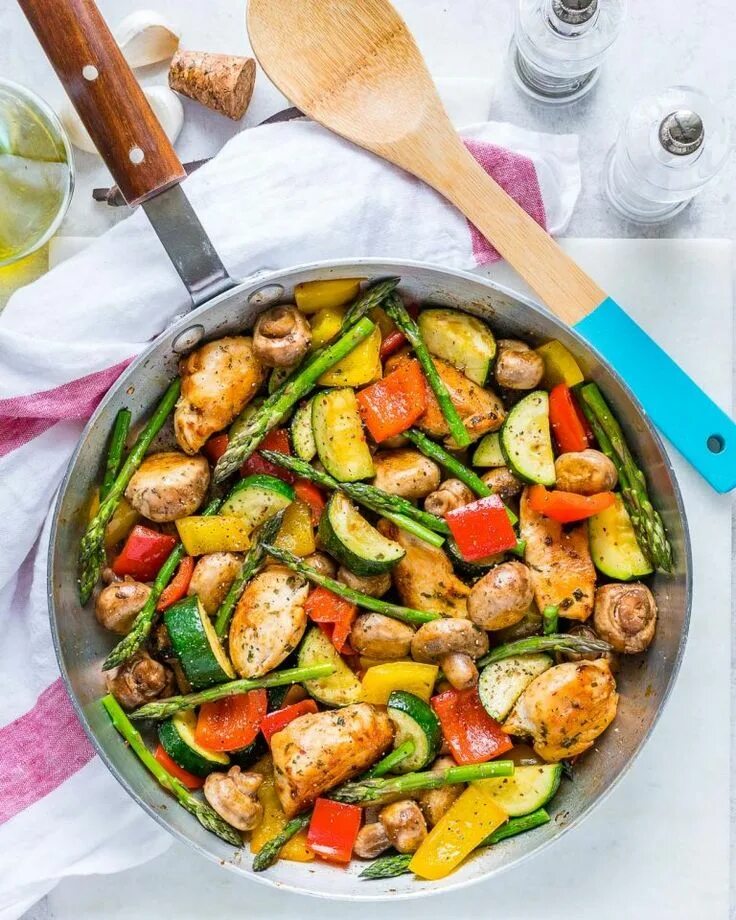 Овощи на сковороде рецепт с фото One Pan Italian Chicken Skillet is a NEW 20 Minute Dinner Idea! Recipe Clean rec