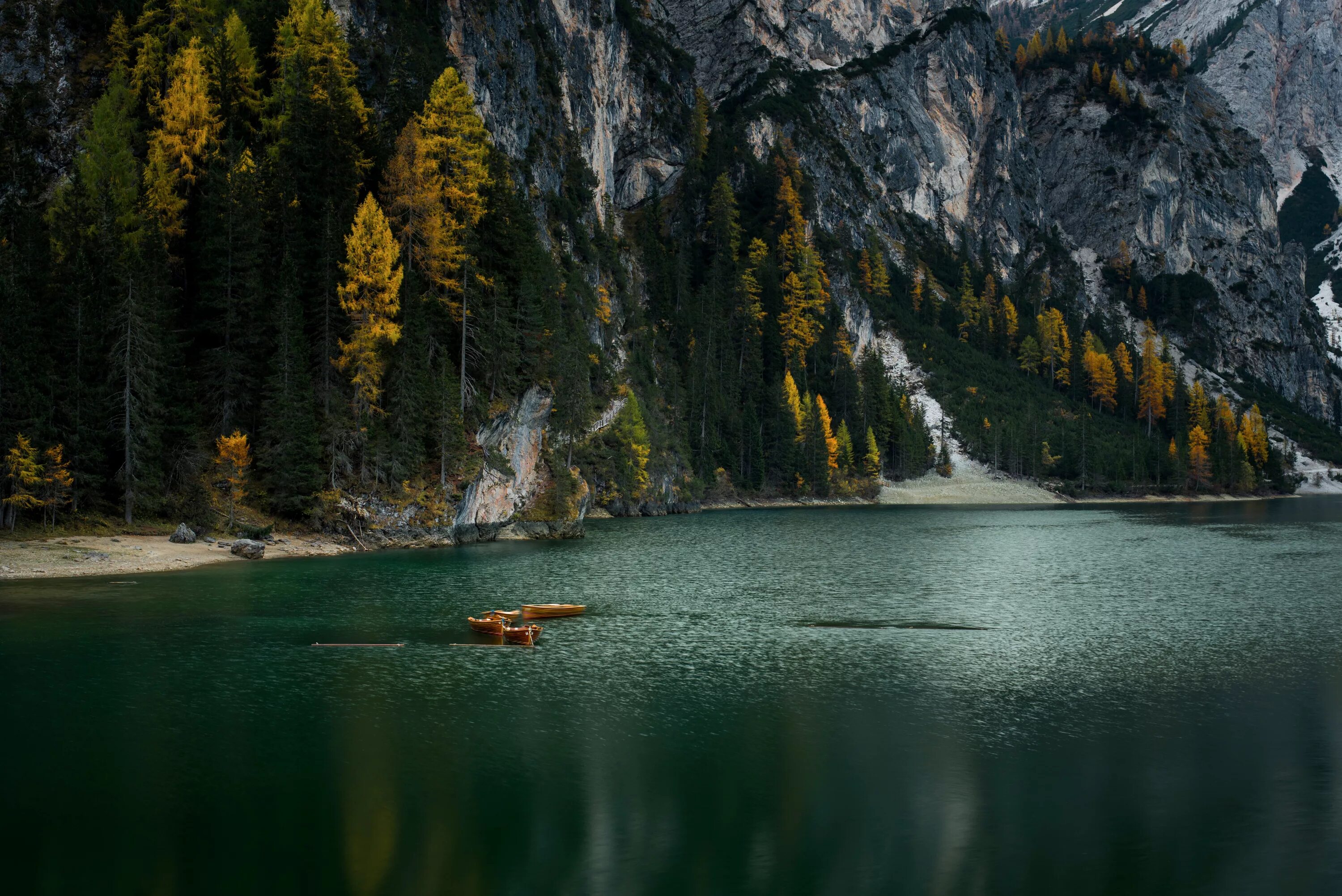 Озеро фото картинки Download wallpaper autumn, forest, trees, mountains, lake, river, rocks, shore, 