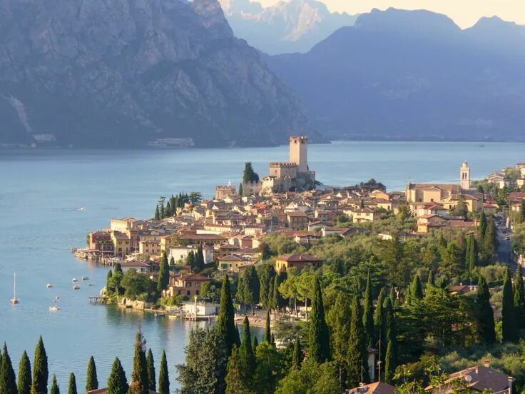 Озеро гарда фото Malcesine, Lago di Garda Vacation destinations, Places to travel, Italian lakes