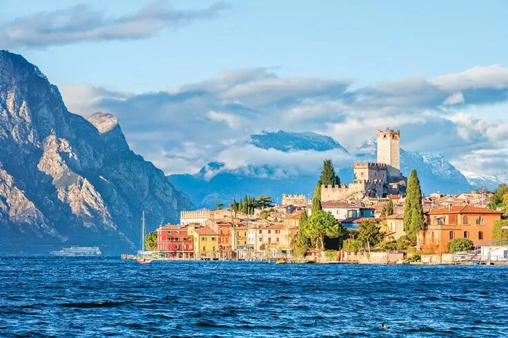 Озеро гарда фото высокого разрешения Malcesine, Lake Garda, Lombardy, Italy