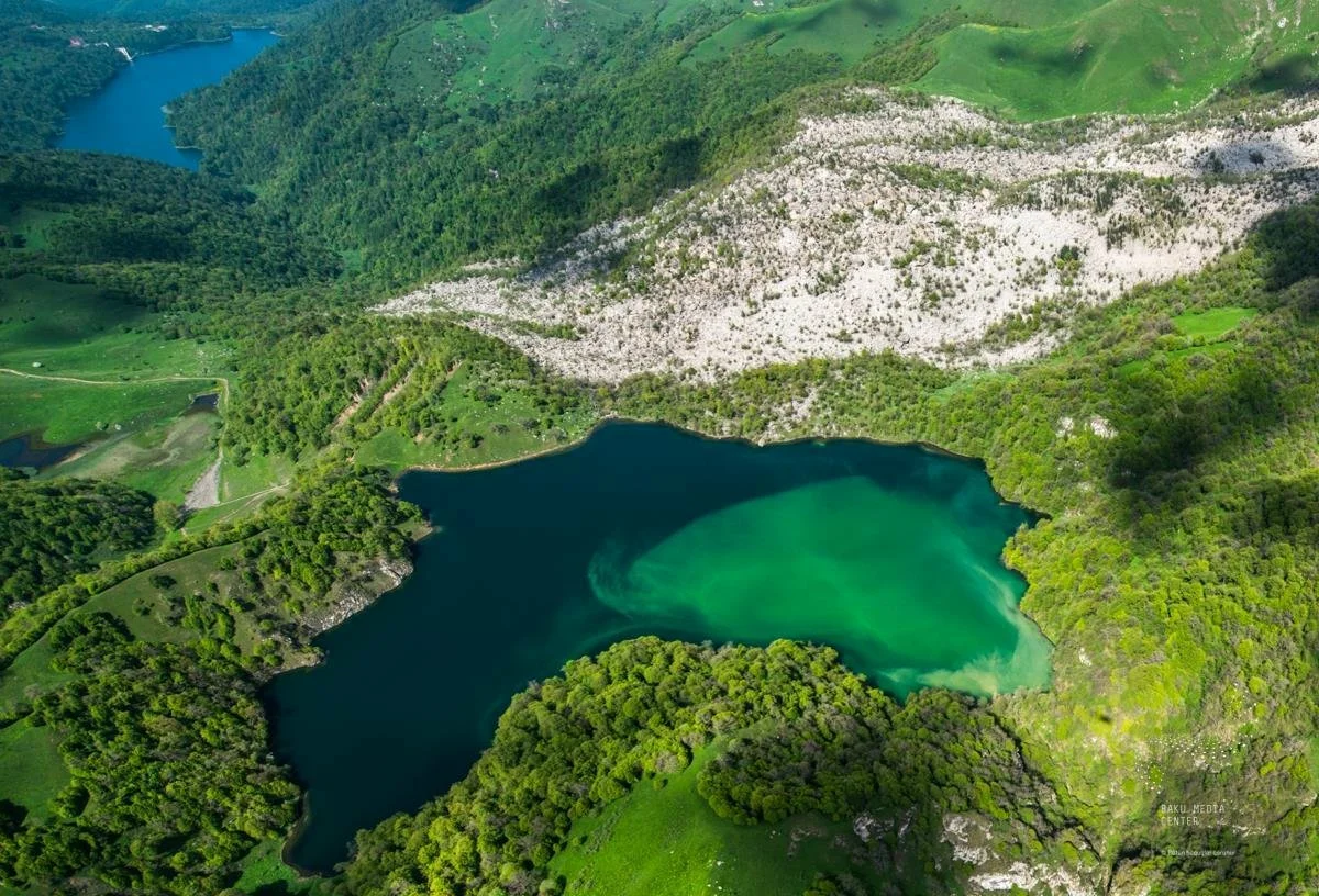 Озеро гейгель азербайджан фото Озеро Гёйгёль в Азербайджане - заповедная жемчужина Весь мир глазами Азербайджан