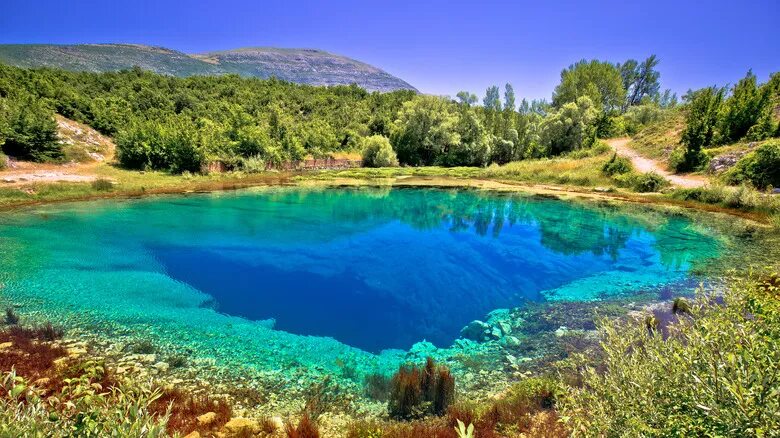 Озеро глаз земли хорватия фото Europe's Stunning Eye Of The Earth Seriously Belongs On Your Bucket List