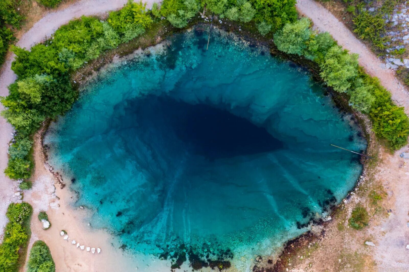 Озеро глаз земли хорватия фото The Natural Spring Is Called the 'Eye of the Earth' for Good Reason
