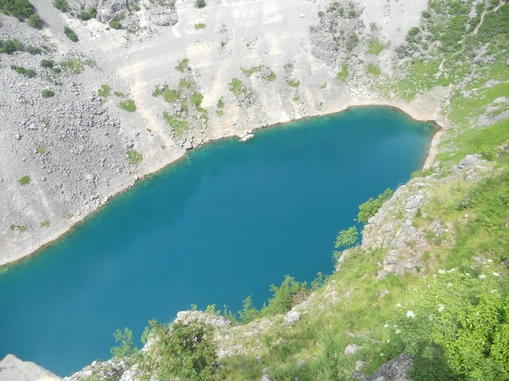 Озеро голубое московская область фото The Colorful Blue Lake of Croatia