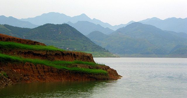 Озеро хаоян в китае фото File:Bai Long Hu (white dragon lake).jpg - Wikipedia