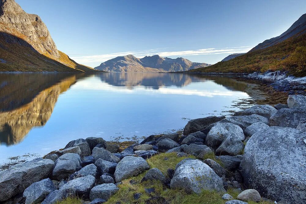 Озеро каменное фото Grøtfjord www.antonyspencer.com A beautiful sheltered bay . Flickr