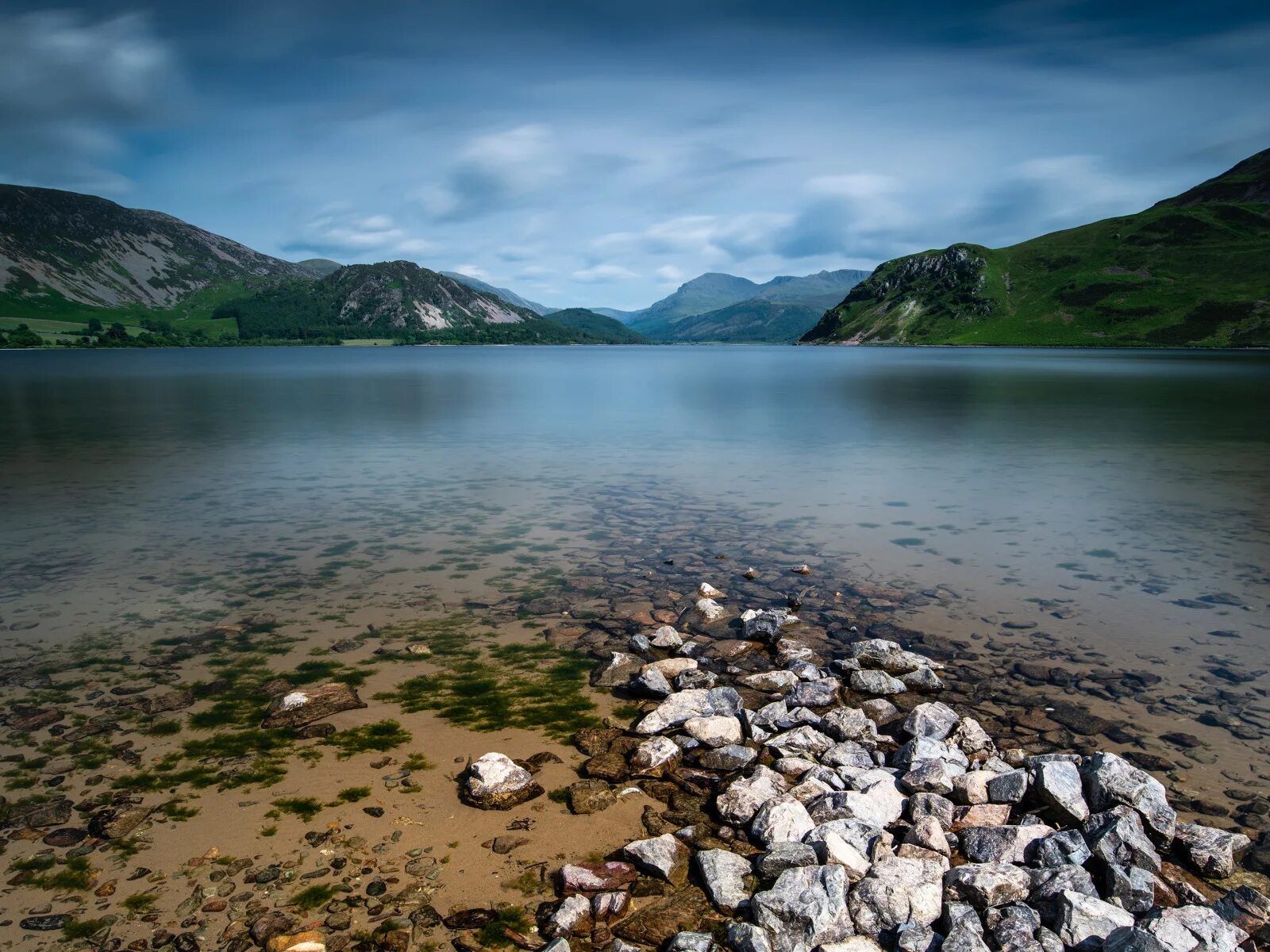 Озеро каменное фото Download wallpaper sand, water, clouds, mountains, lake, stones, hills, shore, s