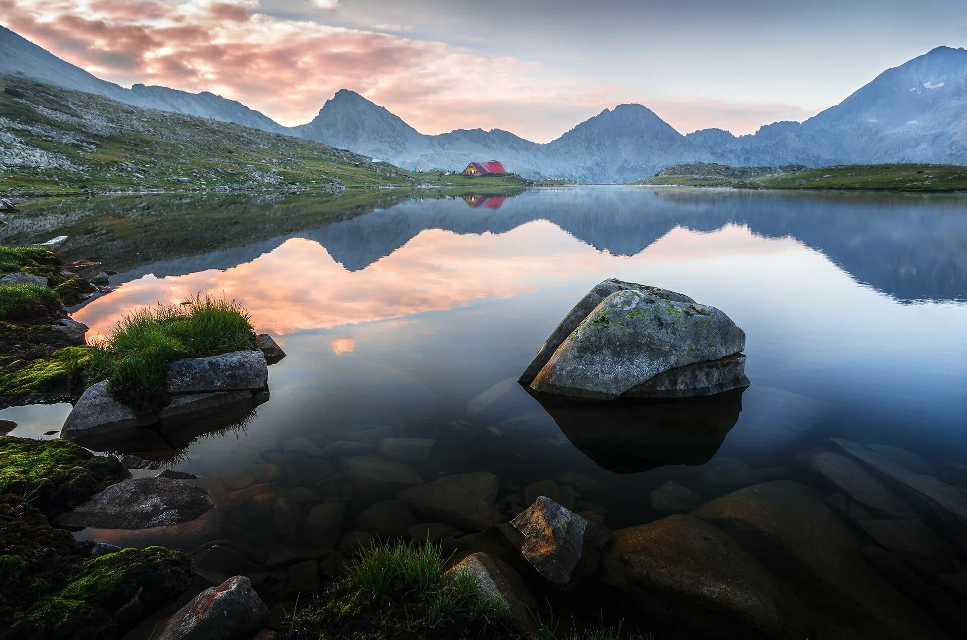 Озеро каменное фото Morning on Tevno lake, Pirin. Фотограф Александър Александров
