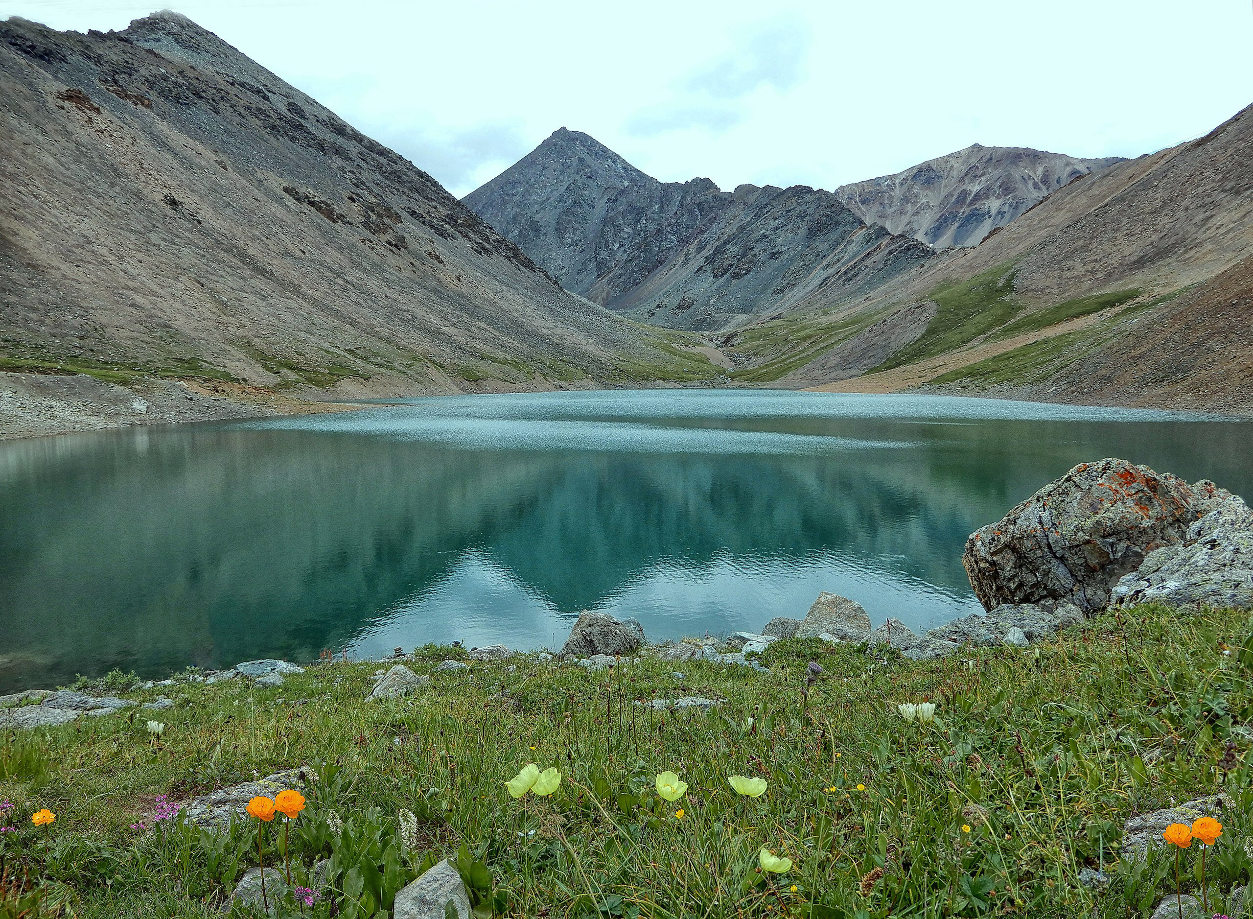 Озеро карган фото Саяны горы: главные вершины, необычные места и популярные маршруты