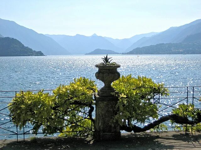Озеро комо фото File:Lake Como from Varenna 04.jpg - Wikipedia