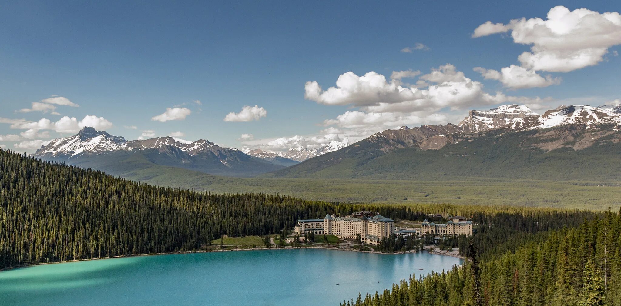 Озеро луиз канада фото Chateau Lake Louise The Canadian Encyclopedia