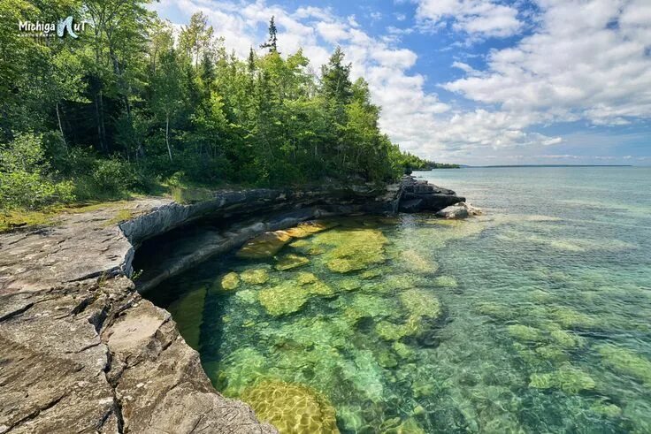 Озеро мичиган фото Crystal Clear waters of Lake Superior in Upper Michigan Pictured rocks national 
