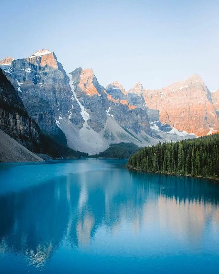 Озеро морейн канада фото Pin by Jenni Dalmolin on Canada Classic view, Lighthouse travel, Moraine lake