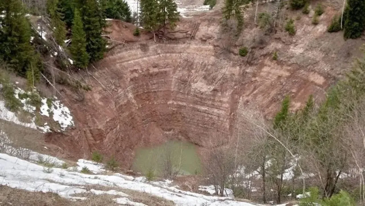 Озеро морской глаз без воды фото Озеро Морской глаз в Марий Эл продолжает оставаться без воды