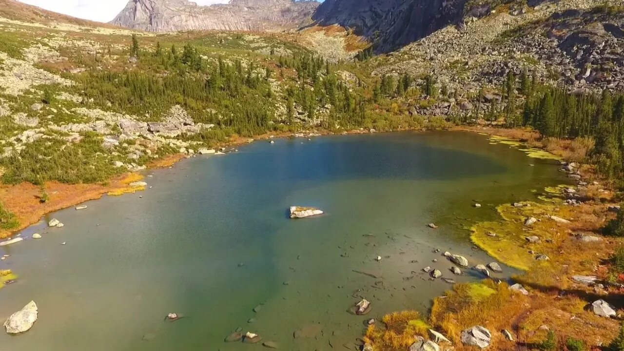 Озеро радужное фото Ергаки. Озеро Радужное. Озеро Каровое. Висячий камень. - YouTube