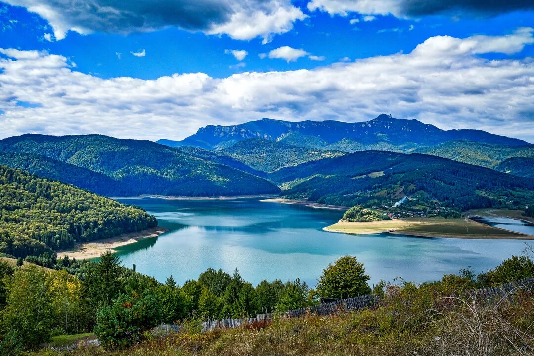 Озеро разелм в румынии фото Go Jump in These Lakes! Gorgeous Romania