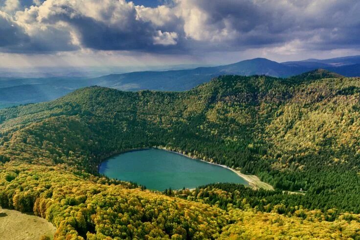 Озеро разелм в румынии фото Hatalmas mennyiségű olvadt magmát találtak a Szent Anna-tónál! Places to visit, 
