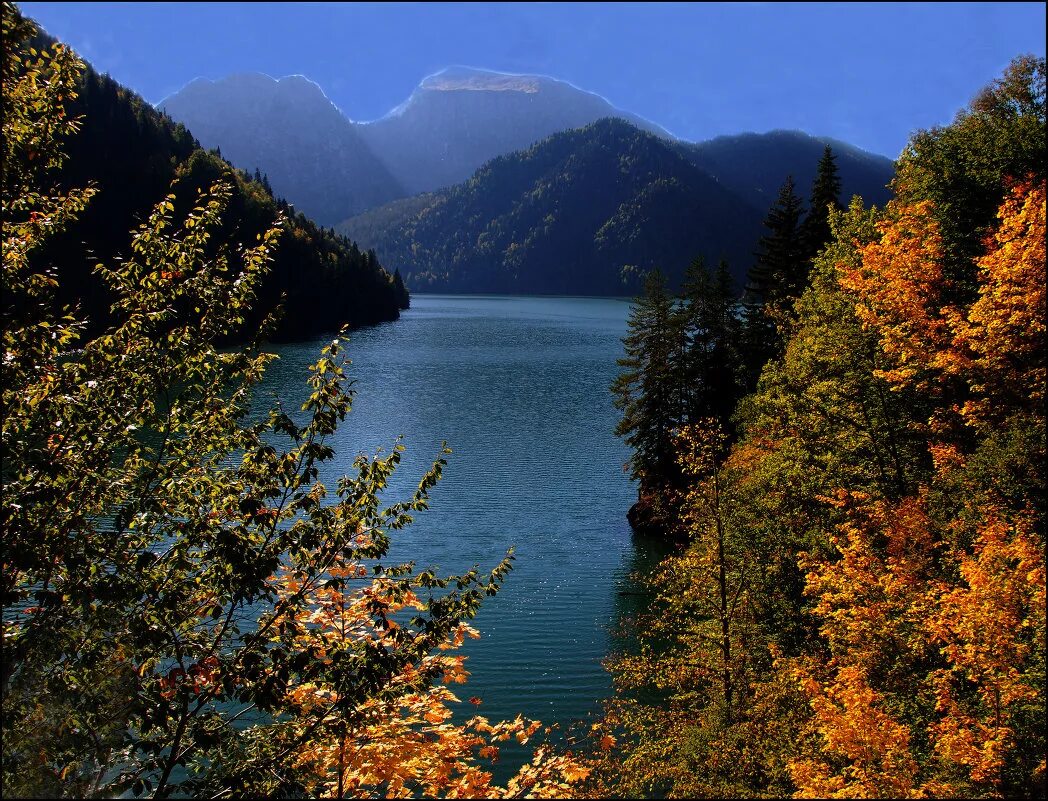 Озеро рица осенью фото Озеро Рица осенью *** Lake Riza autumn :: Александр Борисов - Социальная сеть Фо