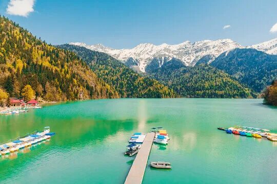 Озеро рица в абхазии фото история Georgia Lake Изображения: просматривайте стоковые фотографии, векторные изображе