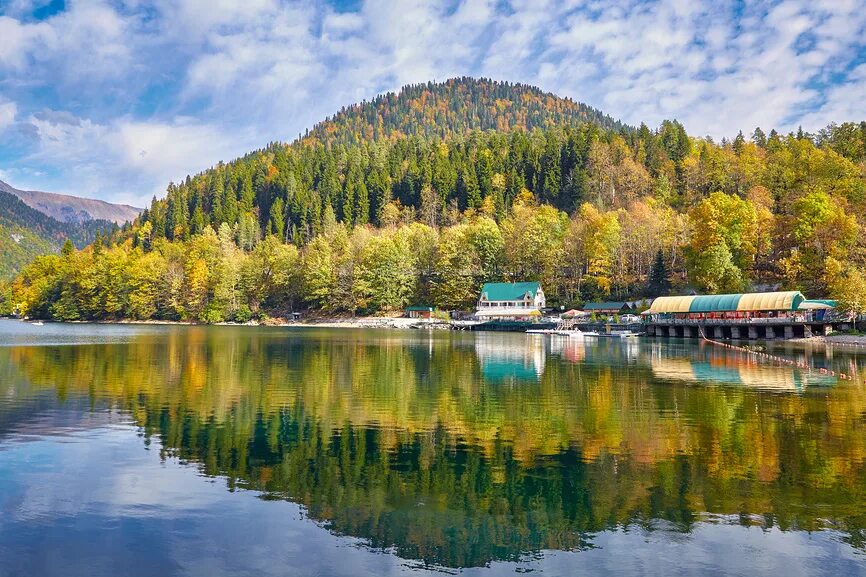 Озеро рица в октябре фото Озеро Рица - отличное место для отдыха и красивых фотографий Блог турклуба ПИК