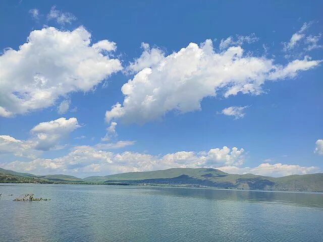 Озеро севан фото File:Lake Sevan and Sevan National Park, 2021.jpg - Wikimedia Commons