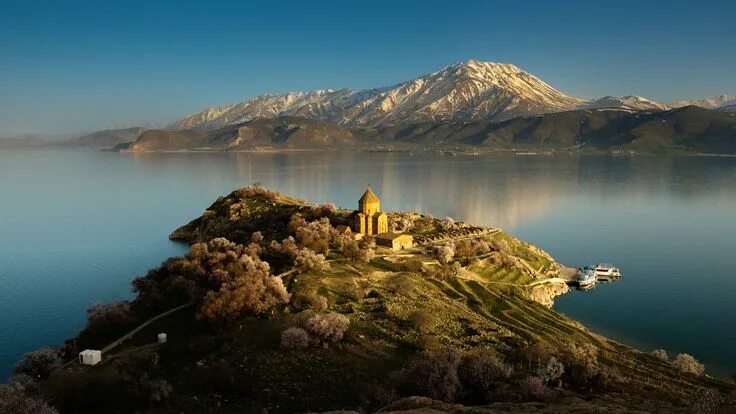 Озеро сиван армения фото Sevan: The pearl of Armenia Swimming cats, Armenia travel, Armenia