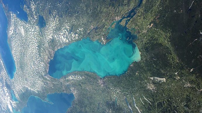 Озеро со спутника фото Industrial pollution turning Canadian lakes into 'jelly' - RT World News