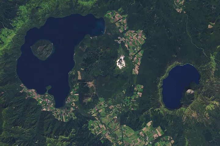 Озеро со спутника фото Kyushu, Japan