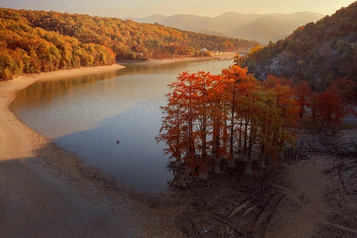 Озеро сукко в анапе 2024 фото Когда же краснеют кипарисы на озере Сукко TRAVEL BOOK/Фотография, как медитация.
