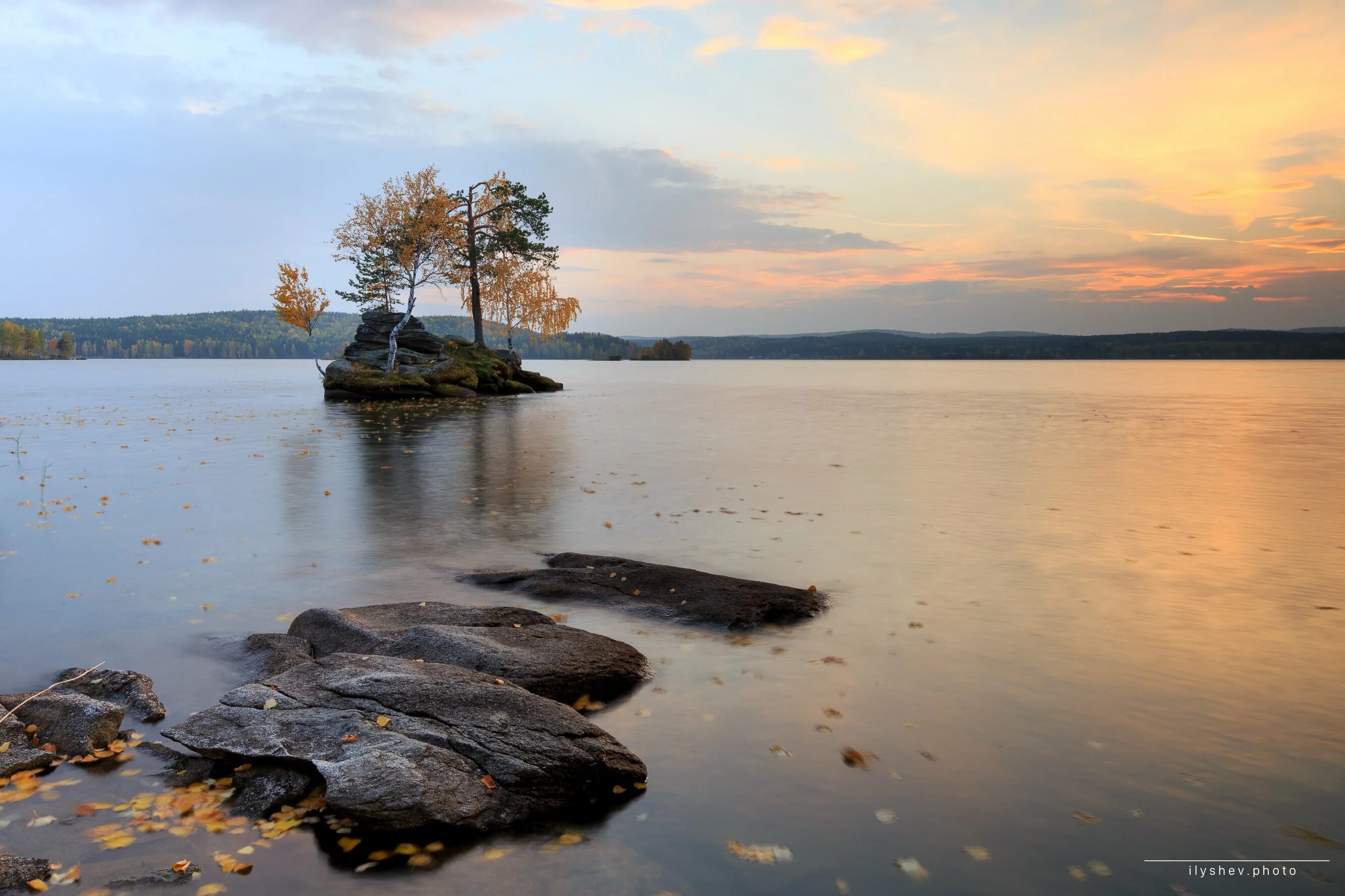 Озеро таватуй фото краски осеннего Таватуя. Photographer Dmitry Ilyshev (ilyshev.photo)