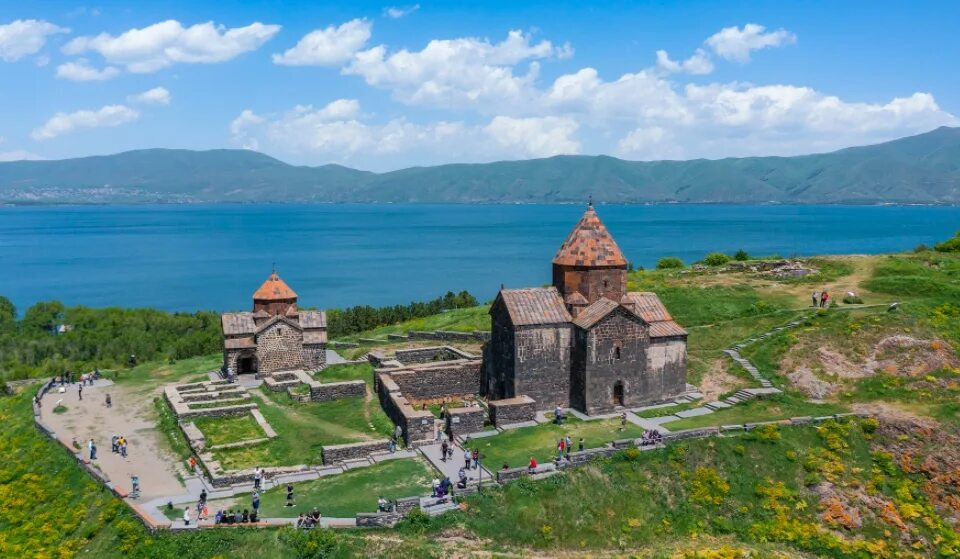 Озеро в ереване севан фото Экскурсии из Еревана по Армении: 5 туров, которые нельзя пропустить