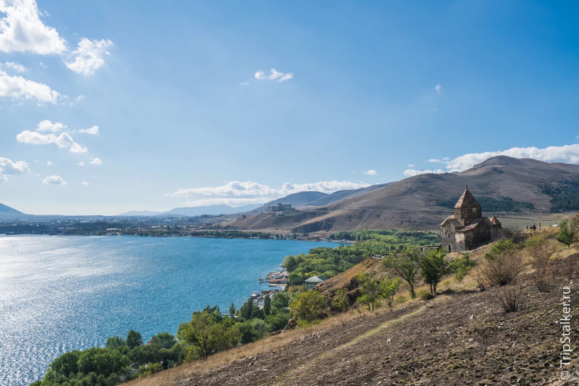 Озеро в ереване севан фото Картинки ГОРОД В АРМЕНИИ БЛИЗ ОЗЕРА СЕВАН