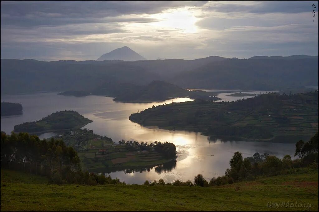 Озеро виктория фото Lake Bunyonyi end vlc. Muhavura.
