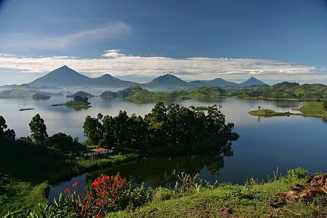 Озеро виктория в африке фото Lake Mutanda - Wikipedia