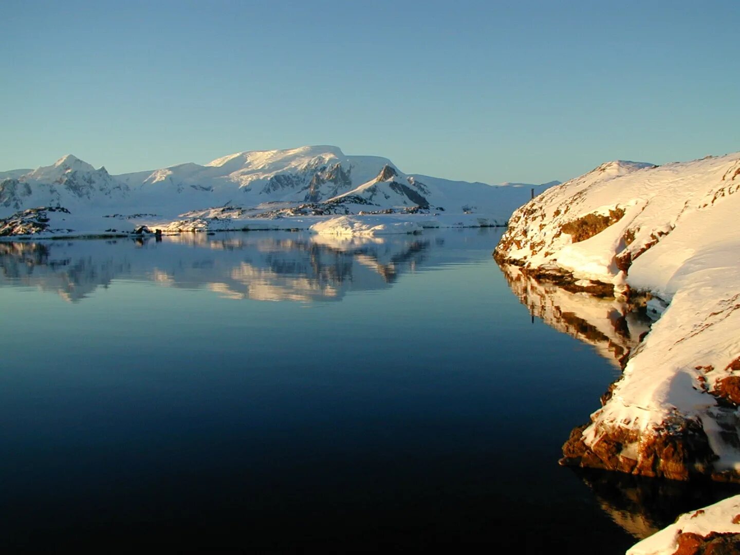Озеро восток фото Top 7 Deepest Lakes in the World - STARNEWS