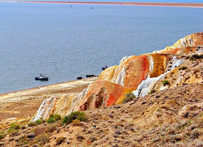 Озеро зайсан фото Выход пустыни к озеру Зайсан. Коса уходит на 2-3 км в озеро. Рыбалка здесь. - Ка