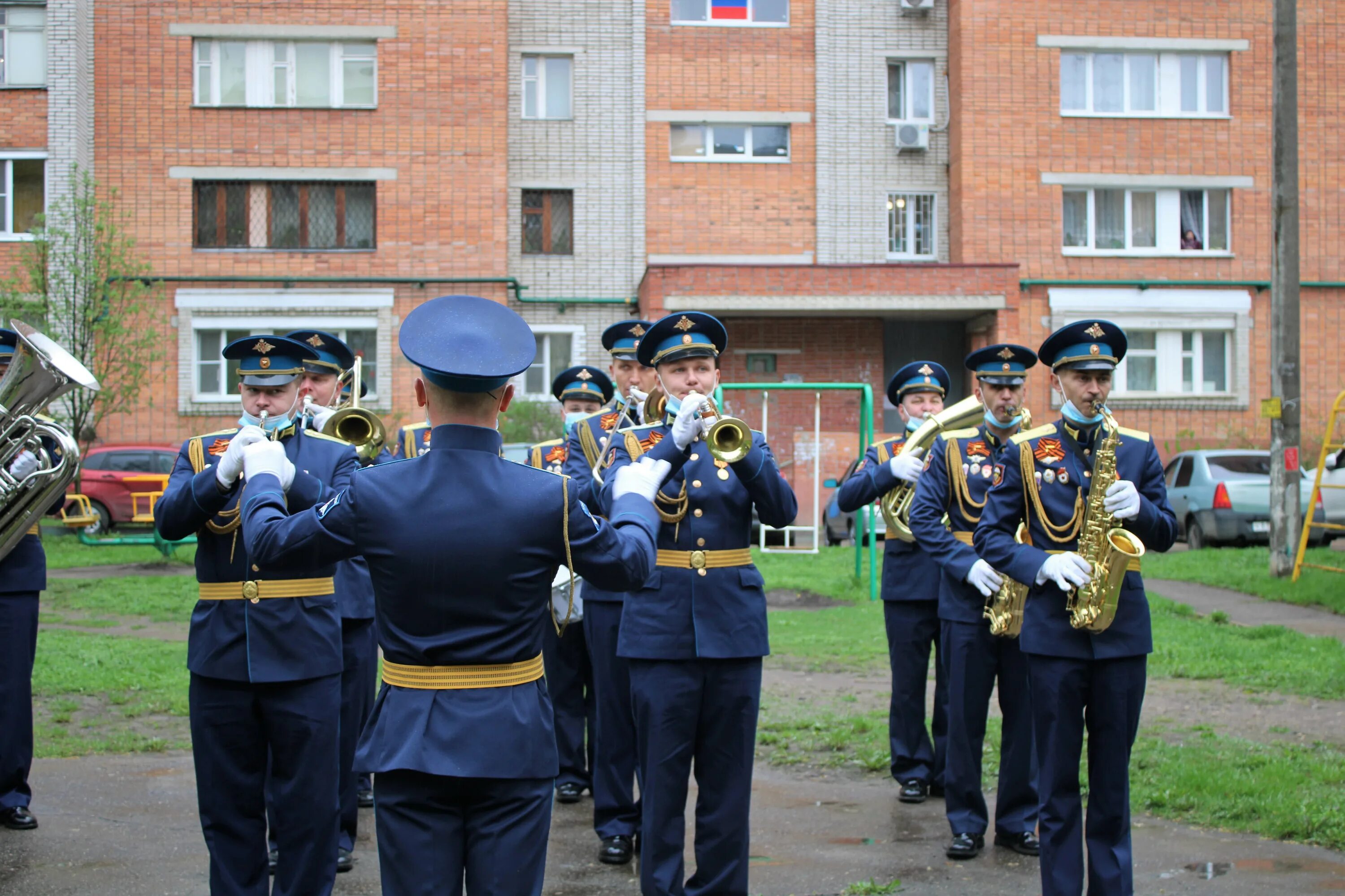 Озеров александр фото армейские тула 43 орвб В Туле военный оркестр поздравил ветерана войны песней. Фоторепортаж Тульская Пр
