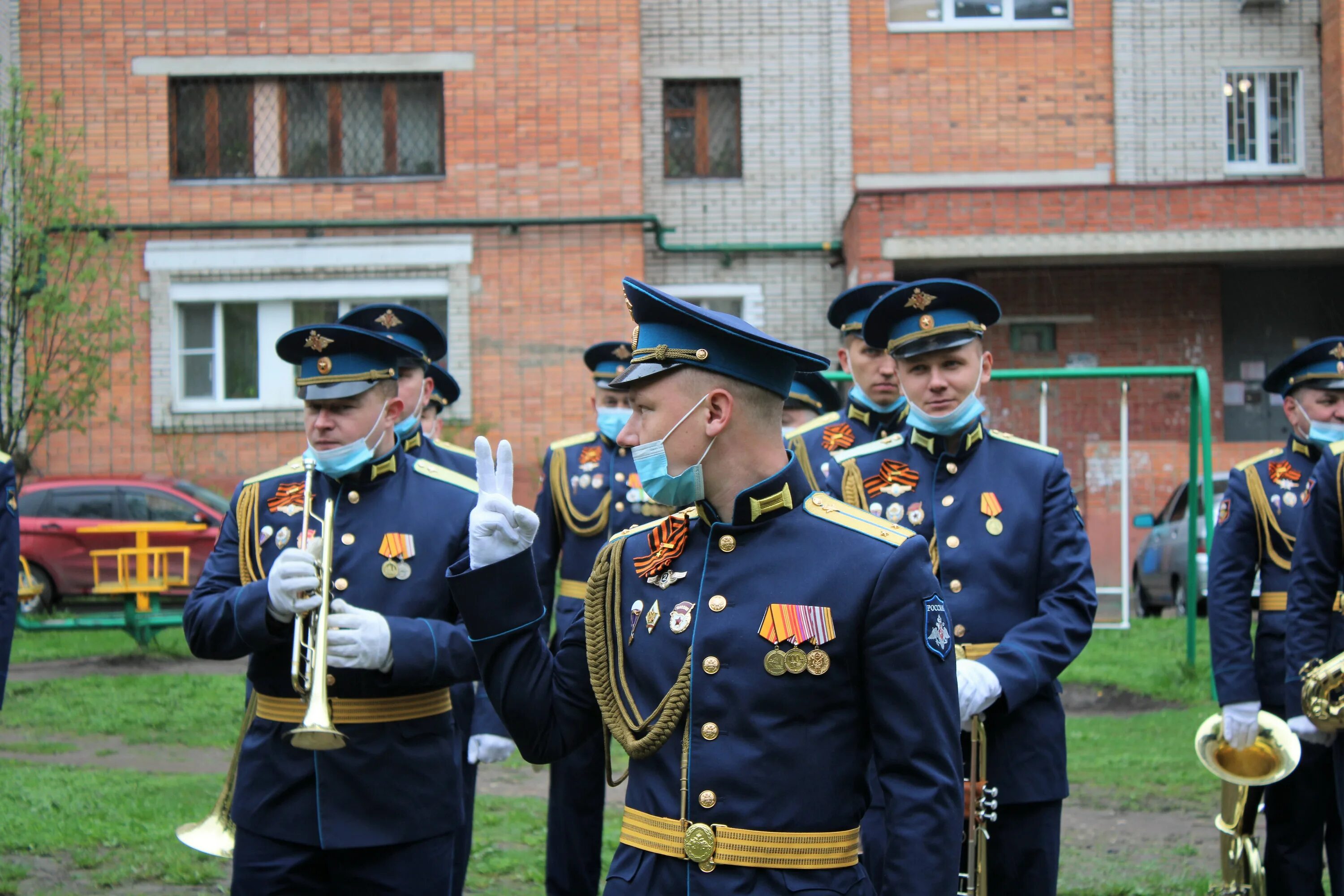 Озеров александр фото армейские тула 43 орвб В Туле военный оркестр поздравил ветерана войны песней. Фоторепортаж Тульская Пр