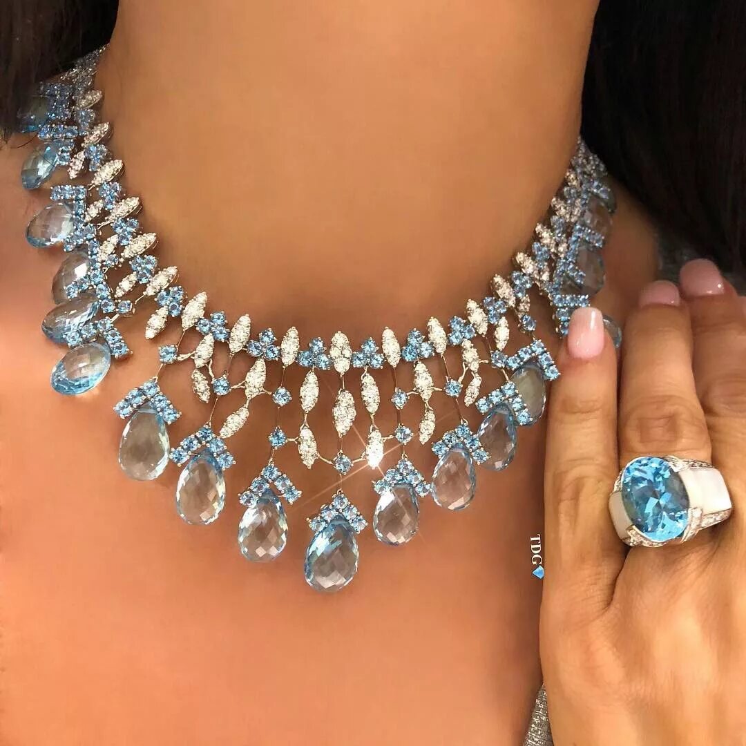Ожерелье камень фото SOMETIMES I GO FOR THE DELICATE LOOK From @andreolifinejewelry new range, this n