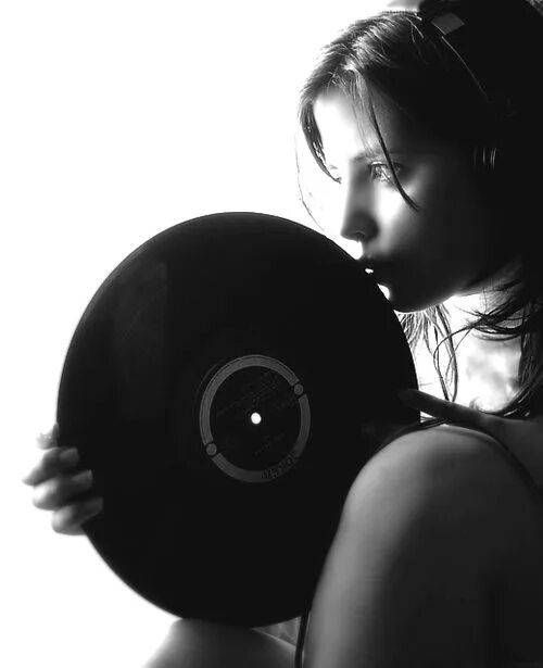 Оживить фото под песню I love this. Reminds me of years as young child obsessed with my albums and 45s.