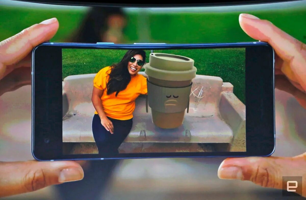 Оживление фото самсунг Google goes full Snapchat with AR stickers for Pixel phones
