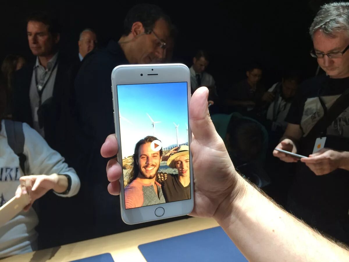 Оживленные фото на айфоне iPhone 6 and iPhone 6 Plus Hands-on Photos - Business Insider