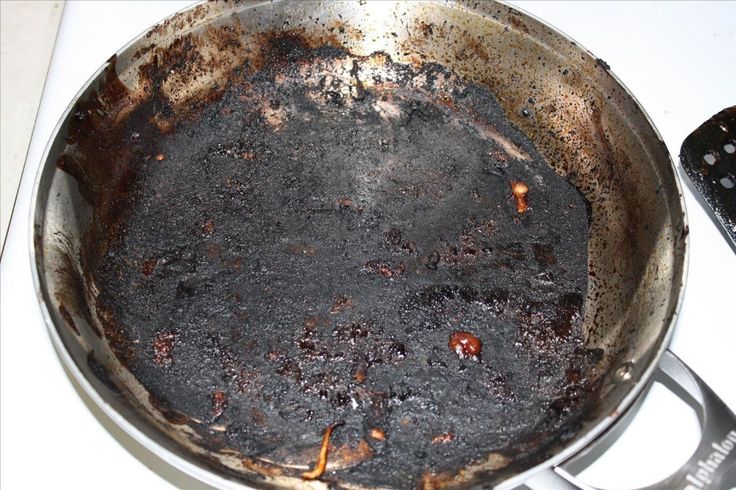 Ожог маслом со сковороды фото Попробуйте этот совет и ваша еда больше никогда не будет пригорать на сковородке