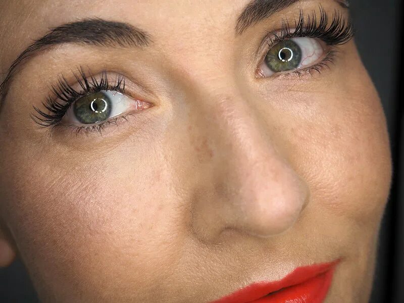 Ожог после наращивания ресниц фото Top Lash Extensions Trends For 2021 Beauty Time Blog, colored lashaes