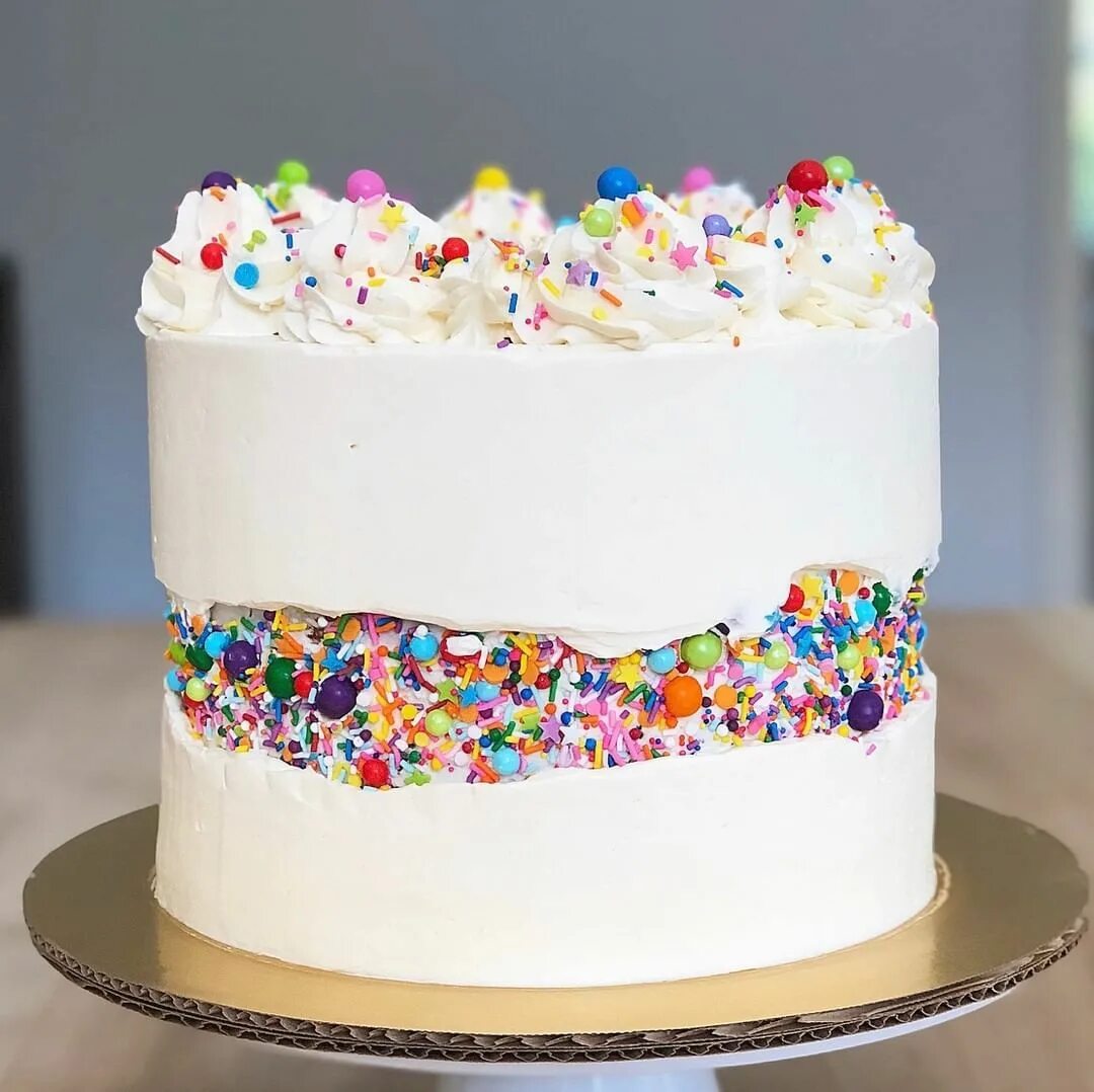 Озон декор для торта by Amalia on Instagram: "The most fun birthday cake so far! . Only with the most