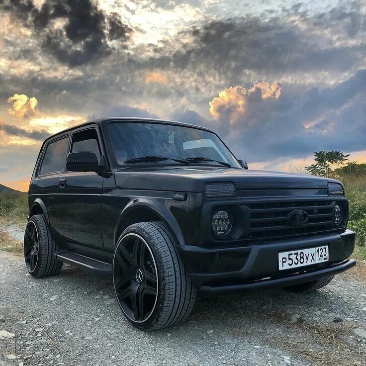 Озон интернет магазин тюнинг нива 4x4 Brutal Walking in the Field Lada niva, Geländewagen, Coole autos
