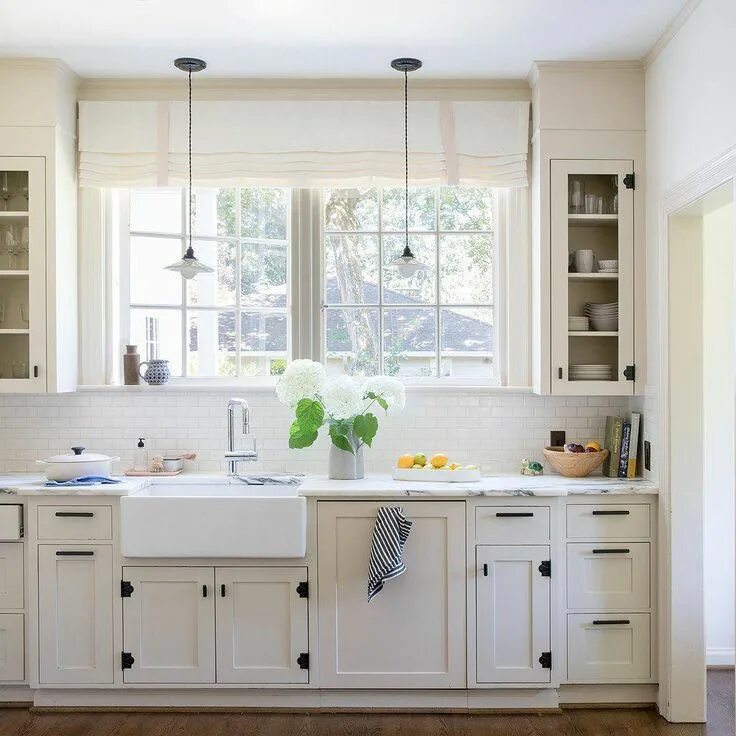 П кухня с окном посередине фото Handmade Fruit Bowl Kitchen remodel, Kitchen remodel small, Kitchen style